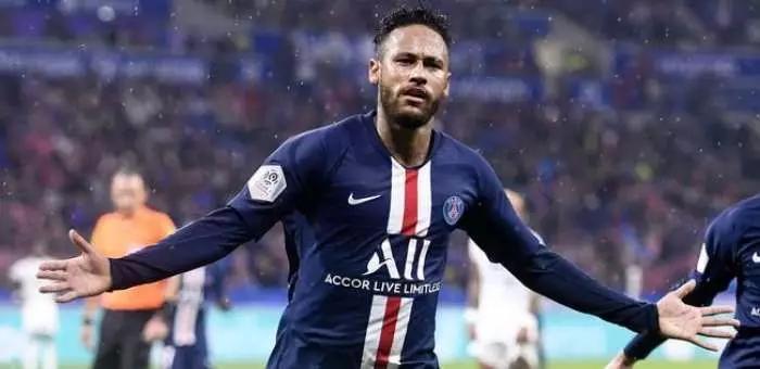  里昂主场惨败尼斯，防守漏洞暴露主帅承压  