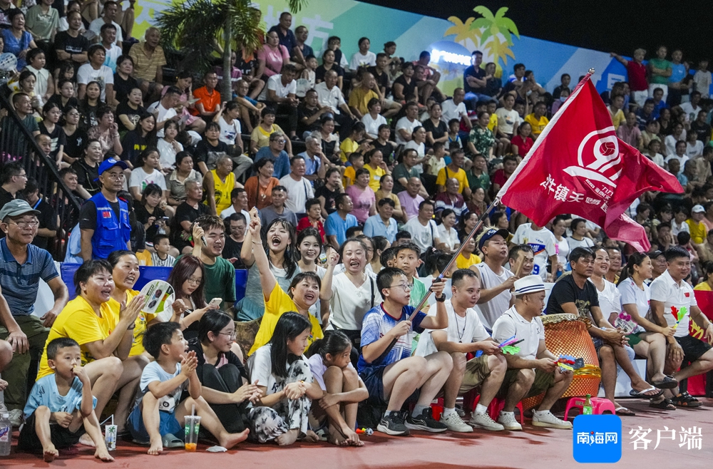  科隆主场氛围火爆异常，球迷助威催生奇迹时刻
